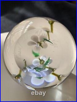 1990 Vintage GLASS EYE STUDIO Signed Rusu White Flowers Vine Glass Paperweight