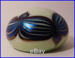 A Great Vintage SIGNED 1975 ORIENT & FLUME PULLED FEATHER Art Glass Paperweight