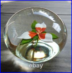 Early Paul Stankard Compound Trillium Flower Art Glass Paperweight