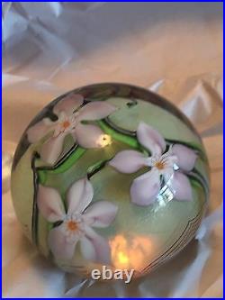 ORIENT & FLUME 1978 C137-K CLASSIC PAPERWEIGHT IRIDESCENT WithFLOWERS SIGNED