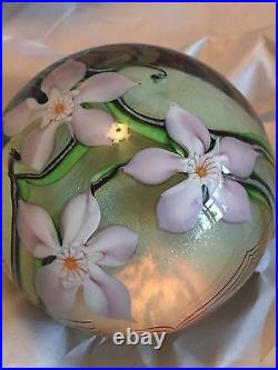 ORIENT & FLUME 1978 C137-K CLASSIC PAPERWEIGHT IRIDESCENT WithFLOWERS SIGNED