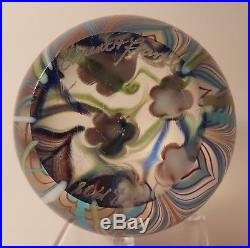 STUNNING & Vintage Signed 1978 ORIENT & FLUME FLORAL Motif Art Glass Paperweight