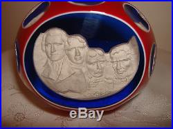 Vintage 1976 167/1000 Mount Rushmore Cameo Glass Crystal Baccarat Paperweight