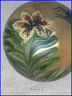 Vintage 1977 ORIENT & FLUME Art Glass Paperweight, Spider and Flower Signed