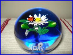 Vintage KEN ROSENFELD White Daisy & Ladybug Art Glass PAPERWEIGHT from 1998