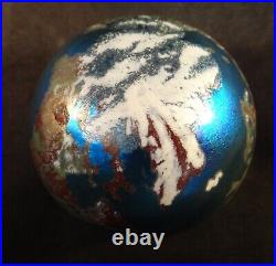 Vtg Lundberg Studios Iridescent Earth Globe Art Glass Paperweight. 3 ¼ d x 3