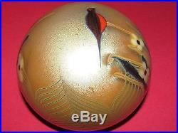 Vtg ORIENT AND FLUME BIRD PAPERWEIGHT Lt. Champagne Gold, White Floral, 3,1977